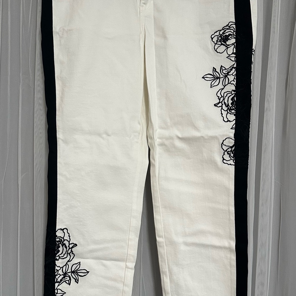 White House Black Market Women's Straight Leg Jeans - Black and White Floral